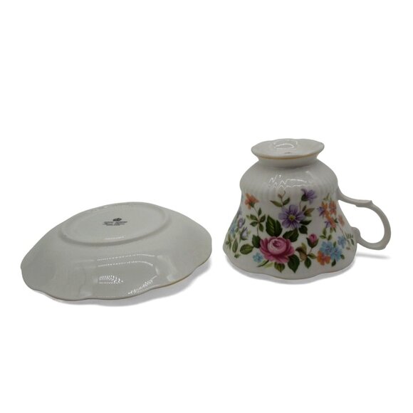 ROYAL ALBERT Floral Teacup & Saucer Set Bone China Gold Trim England Vintage - Picture 7 of 10